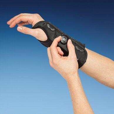 Mediroyal short wrist brace with Boa 1